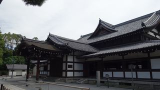 弓道に勤しむ人の姿が見られました