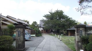 明珍本家の墓や駒込大観音などがある寺院です