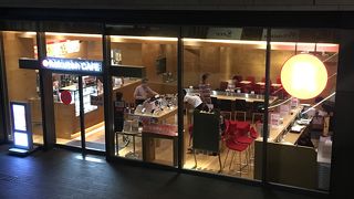 コーヒーを飲んで時間つぶし。