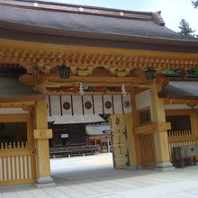 神社正面の門