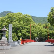 神社参道の祓川橋