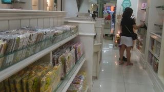 旺角の街中の路面店