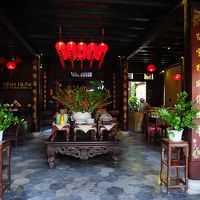 エントランス、フロント。朝食もこの一角で。