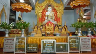 ミルクホワイトの本尊の顔は凛々しいです