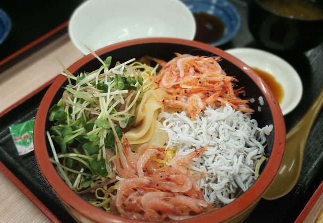 "由比と言えば桜海老"を地で行く食堂