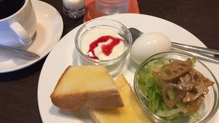 朝８時から営業しているモーニングが食べられるカフェ chi zuです。