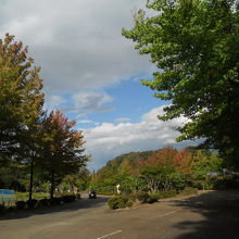 広大な敷地の中にあります
