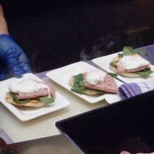 調理してくれたエッグベネディクト