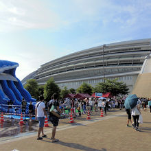 夏はウォータースライダーも！