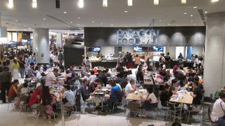 暑いときはフードコートを利用