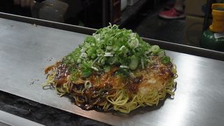 細い焼きそばが特徴です。
