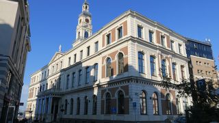 塔の鐘が響いていました。