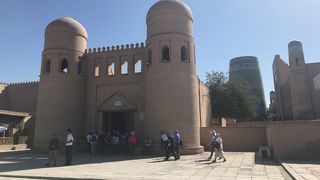 ヒヴァの観光の正門