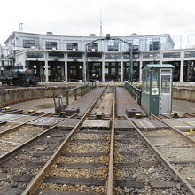 梅小路機関車庫に並ぶ蒸気機関車