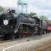 博物館近辺を走行するC6１