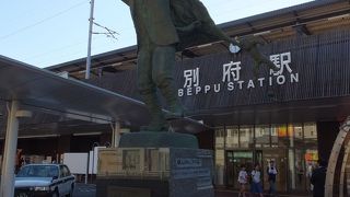 面白いおじいさまの像