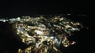 サントリーニの中心地