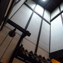 老舗の風格を感じる店内。