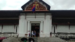 お昼休みがある