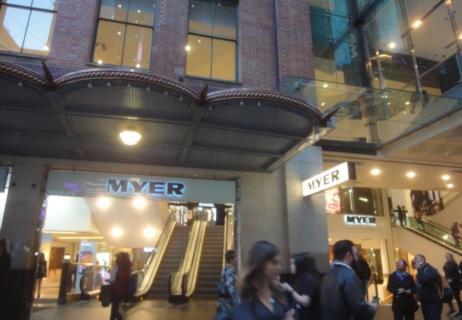 シティーにある。