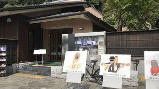 映画の上映もある