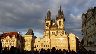 にょっきり２本の塔が