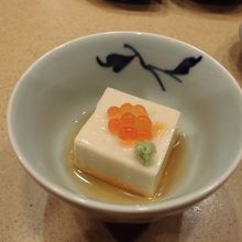最初は湯葉豆腐、香ばしいかおりで美味しかったです