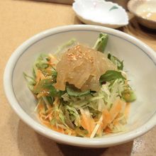 さざんかサラダはクラゲが柔らかくてドレッシングが優しい味です
