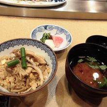 キノコいっぱいの焼きめしが美味しかったです。