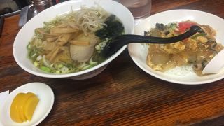 ラーメンと半豚玉丼！