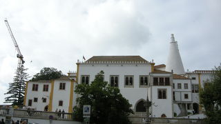 シントラの街の中心に位置する