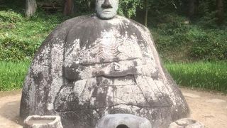 見る角度によって表情が変わります。