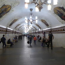見事なメトロ駅の作りで、美術館のようです
