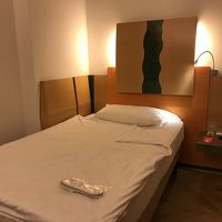 スタンダードシングルより広い部屋・スリッパあり