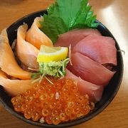 北海道に来たら海鮮丼！メニューと見本が見やすい