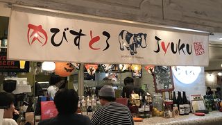 ルクア地下のバルが集まったエリア