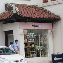 日本語対応の看板も出ています