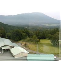 遠くに岩手山を望み、スキー場とゴルフ場が見渡せる部屋だった。