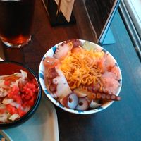 セルフで作るのっけ丼が、楽しく美味しかった。