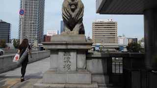 土佐堀川・北浜にかかる