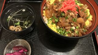 空港内の沖縄料理屋さん