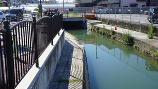 景色としては普通の小川が流れているというくらい