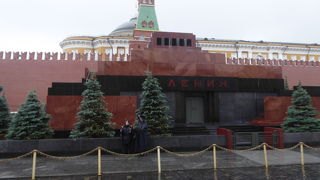 赤の広場の中央付近にあるレーニン廟