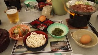 2階の団体客向けのレストランの松坂牛のすき焼き御膳は柔らかくて美味でした
