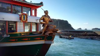 金ぴかの浦島太郎の乗った龍宮城で志摩湾めぐりとイルカ島でイルカのショーを！