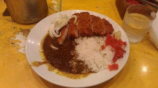 トッピングが名物　ルーはお替り可