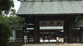 熱田神宮や明治神宮にも劣らない立派な神宮