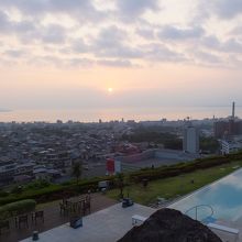 明け方。夜もまたきれいです。ここはアクアガーデンの上。