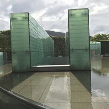 国立長崎原爆死没者追悼平和祈念館、一階部分。