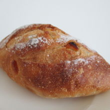 蜜りんごとクルミのカンパーニュ